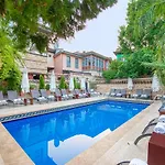 Hotell Tuvana 4*